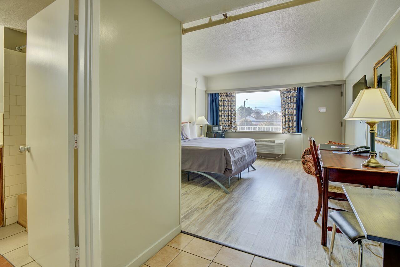 Motel 6 Norfolk, Va East Little Creek Экстерьер фото