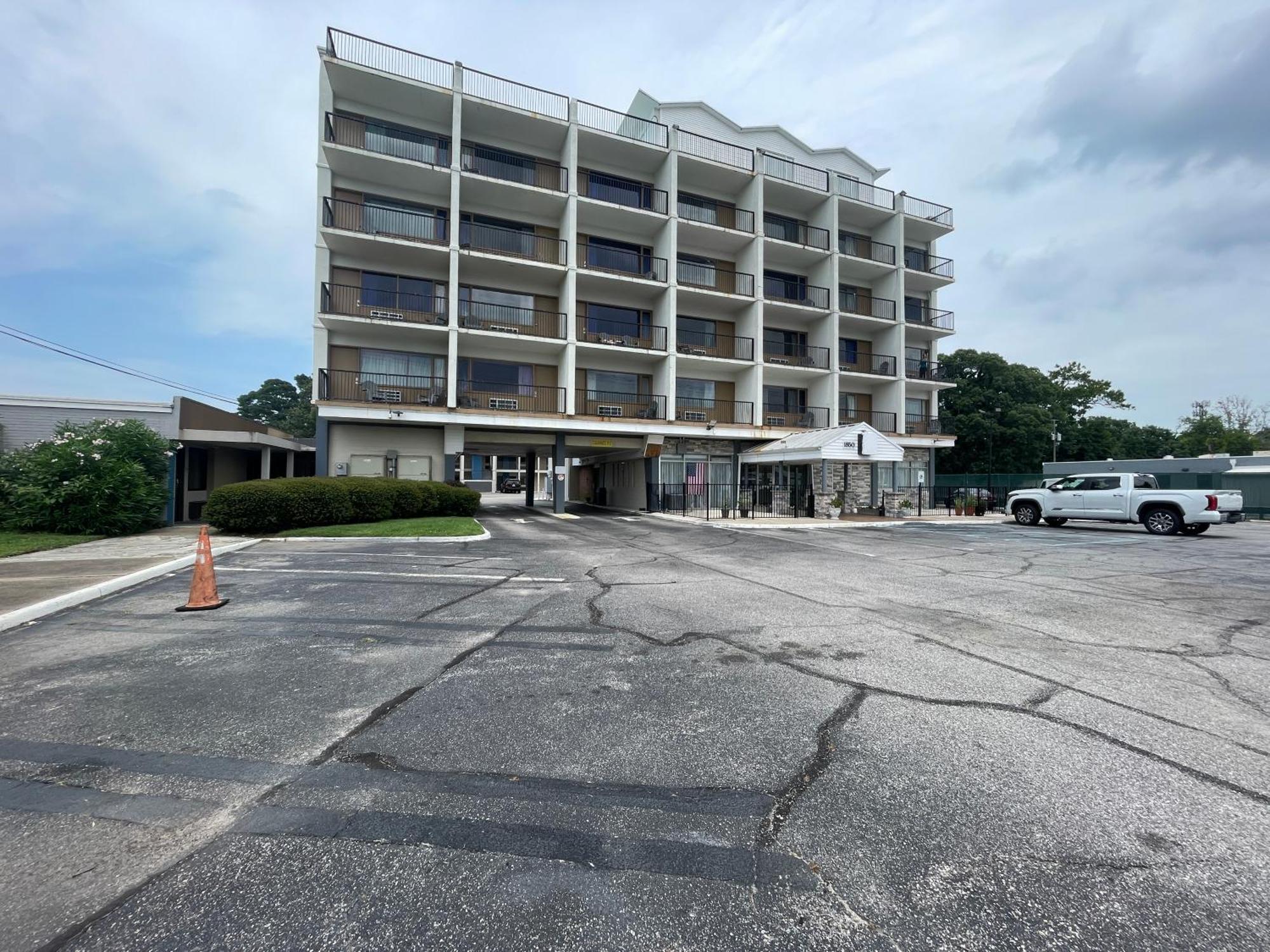 Motel 6 Norfolk, Va East Little Creek Экстерьер фото